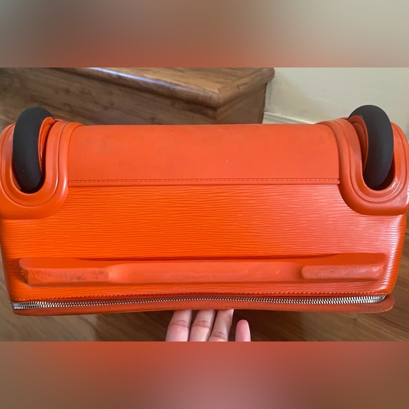 Louis vuitton Pegase 45 in Epi Orange with Raincoat Cover - Picture 12 of 16